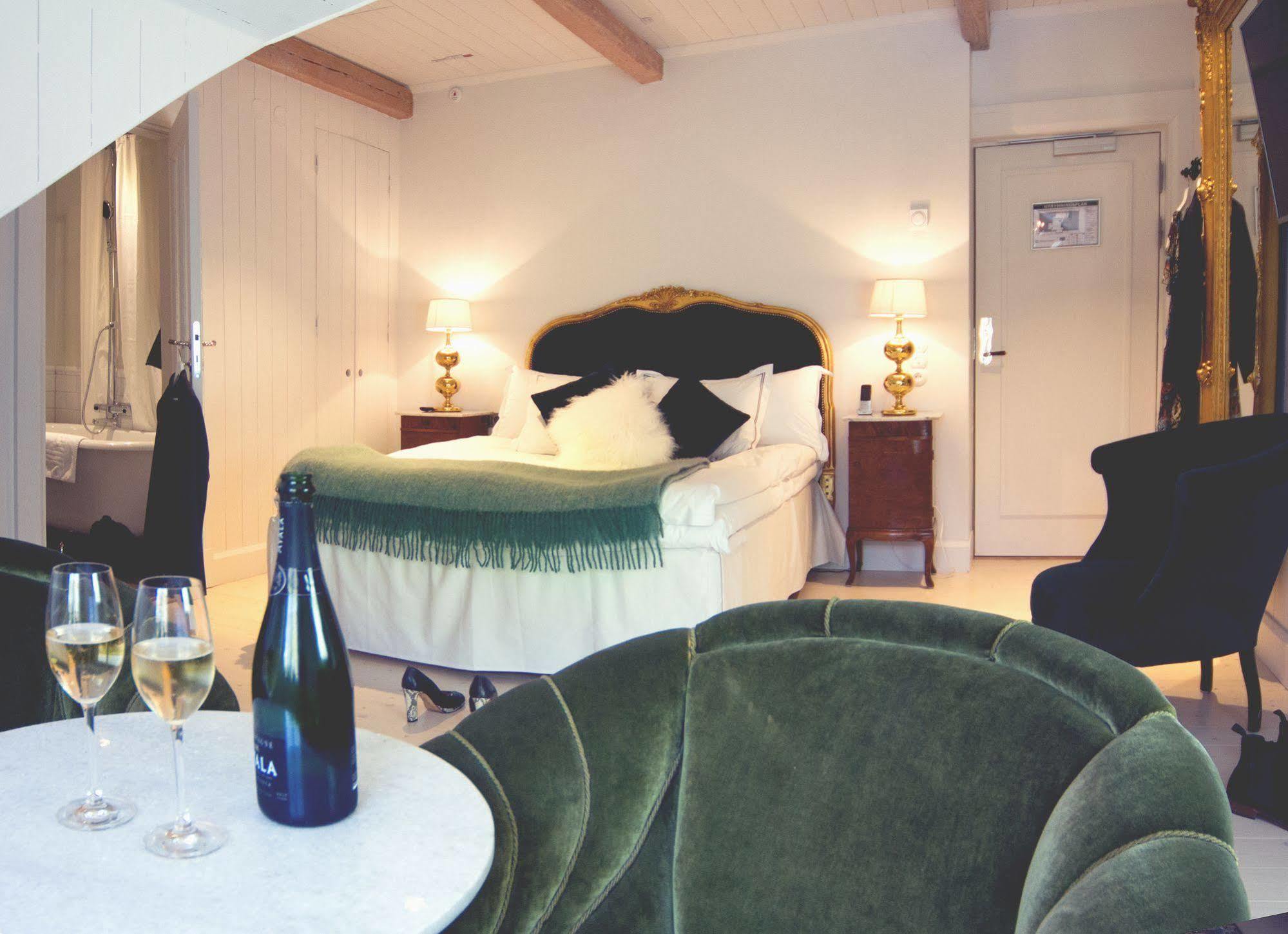 Goervaelns Slott Hotel Jarfalla Bagian luar foto